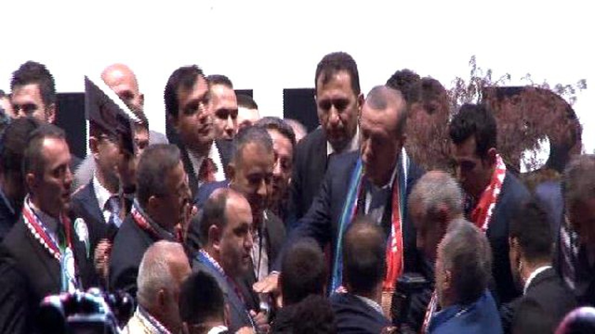 Bu Kez Cumhurbaşkanı Erdoğan Korumaları Korudu