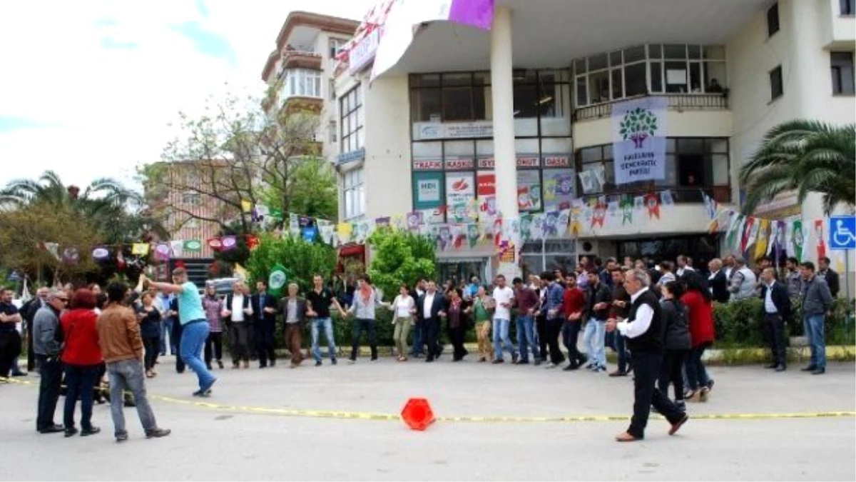 Bursa\'da Hdp Seçim Bürosu Açılışında Olaylar Çıktı