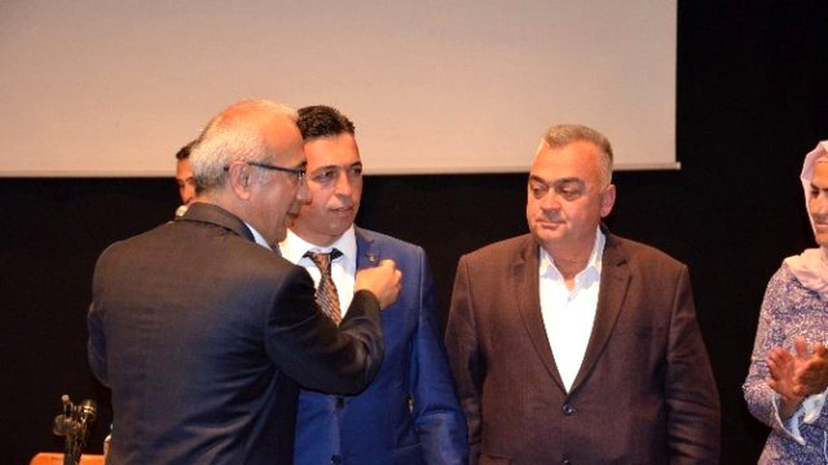 CHP ve MHP\'li 3 Meclis Üyesi AK Parti\'ye Katıldı