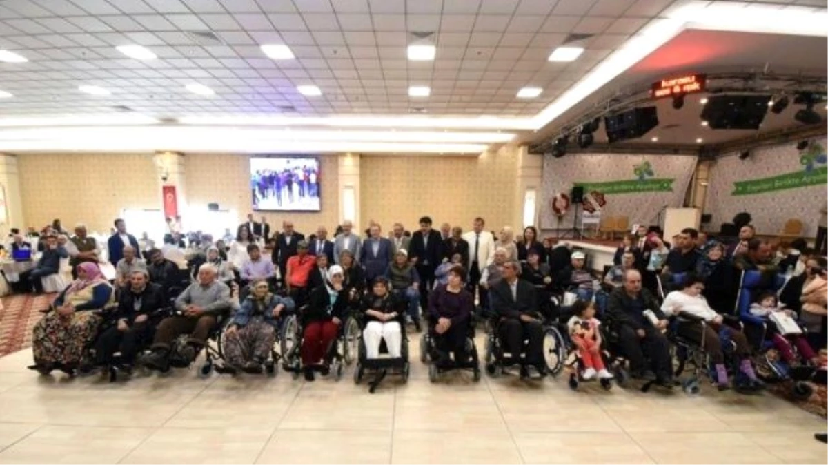 Engelli Vatandaşlara Akülü Araba Dağıtıldı