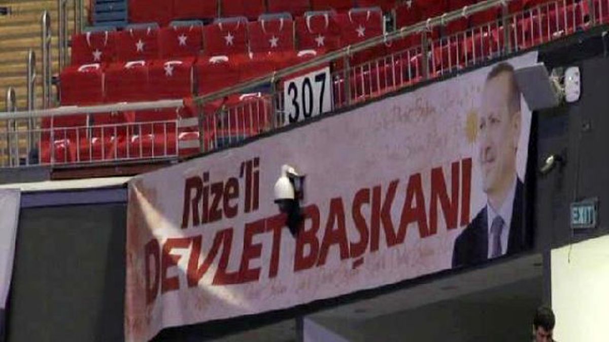 Erdoğan Salona "Yeni Türkiye\'nin Devlet Başkanı" Anonsuyla Girdi