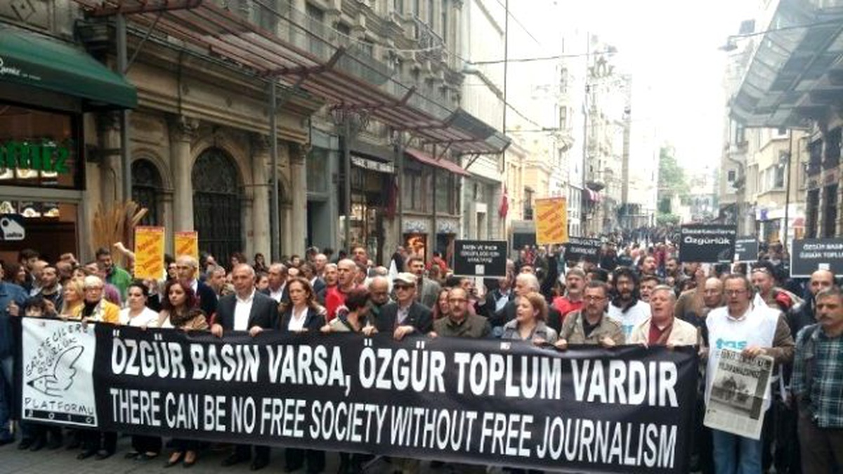 Gazeteciler \'Basın Özgürlüğü\' İçin Yürüdü