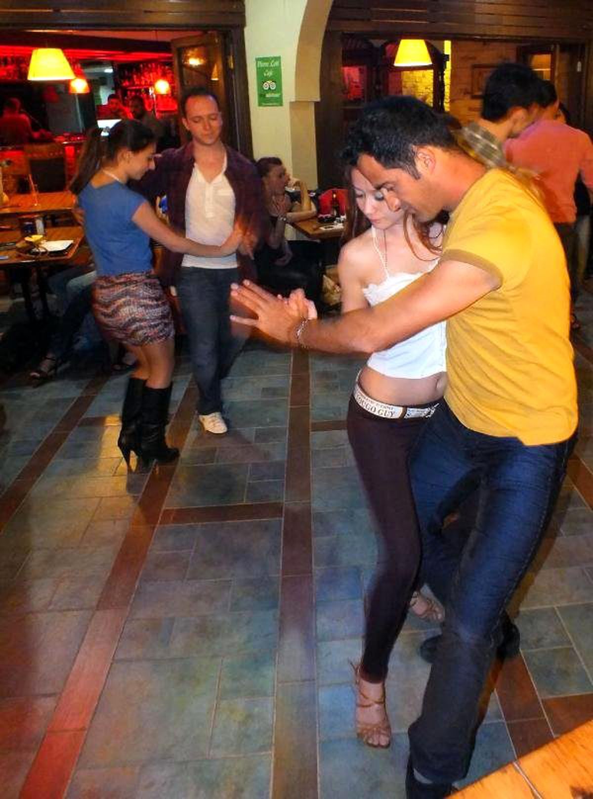 Gençler Şiddete Karşı Dans Etti