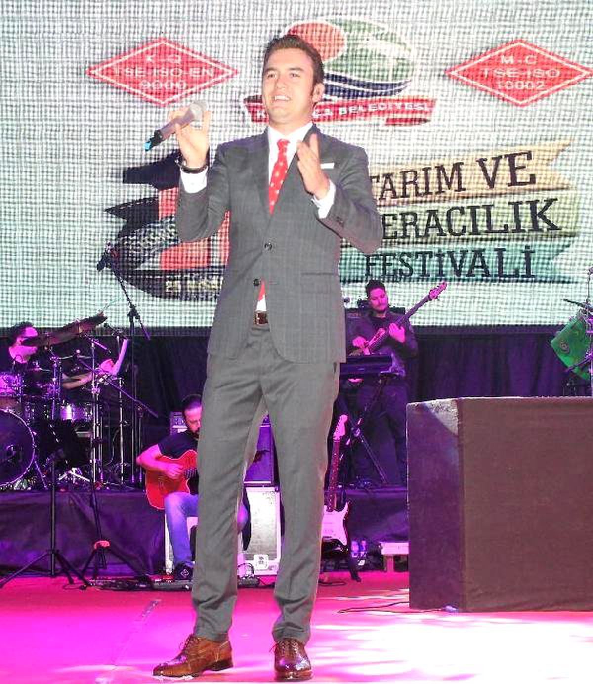 Kumluca\'da Mustafa Ceceli Konseri