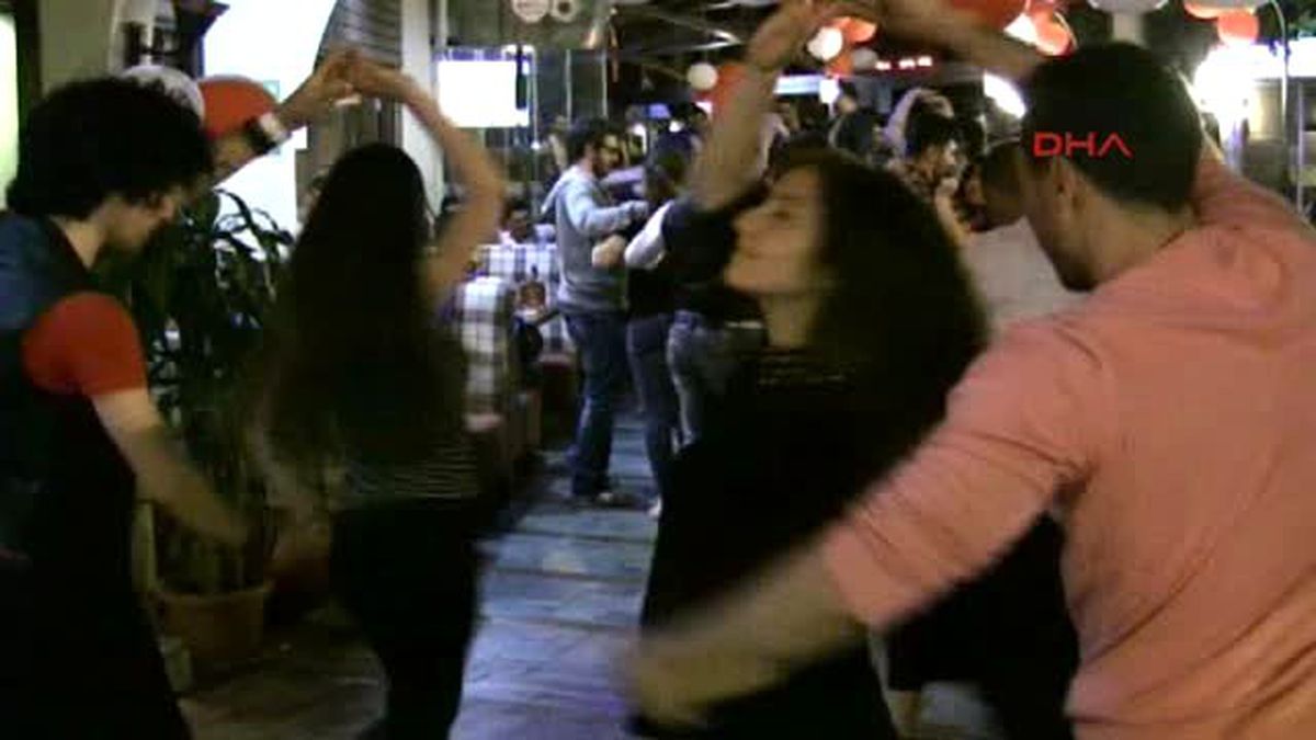 Marmaris Gençler Şiddete Karşı Dans Etti