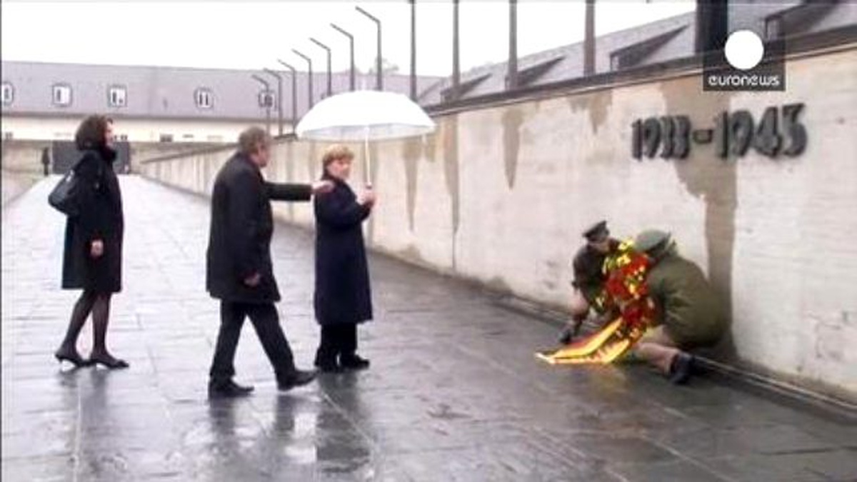 Merkel: Nazilerin Bıraktığı Acıları Asla Unutmayacağız