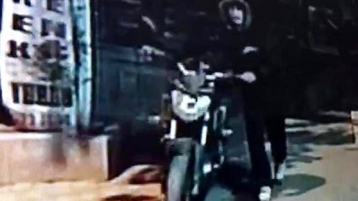 Motosiklet Hırsızları Güvenlik Kamerasına Yakalandı