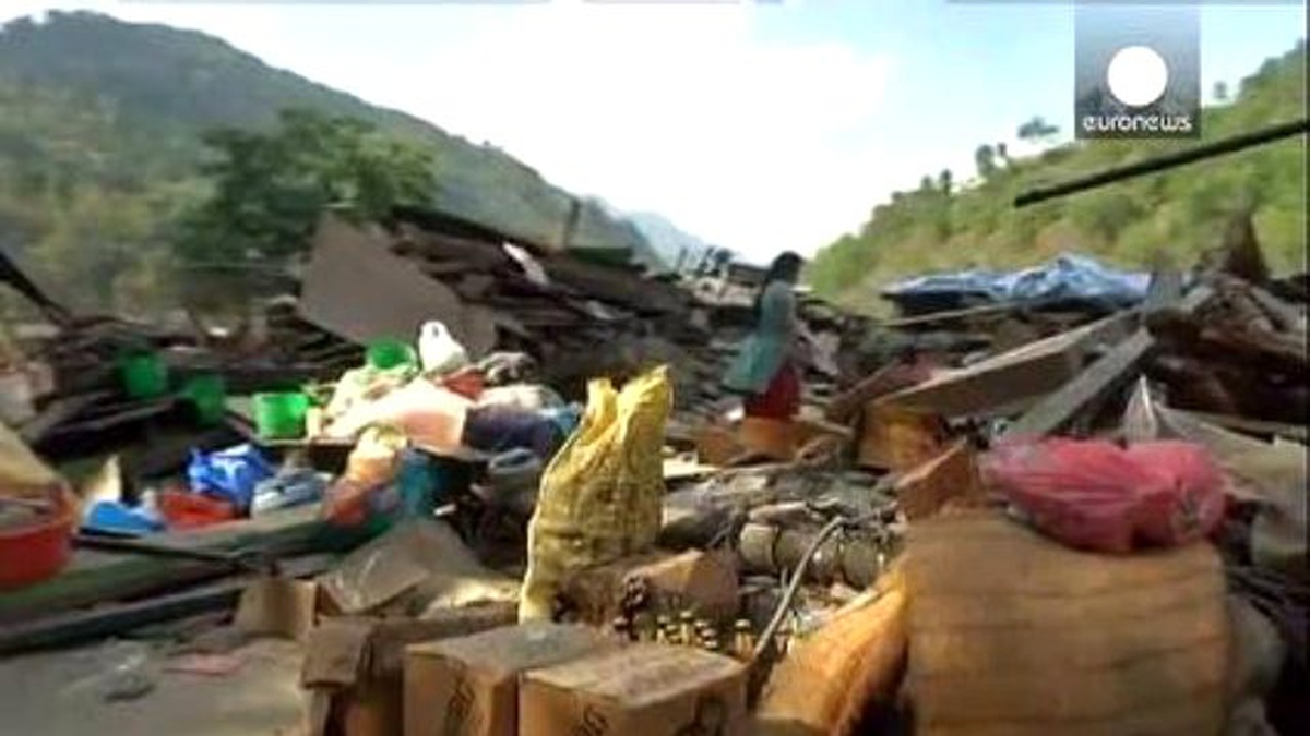 Nepal\'de Yıkıcı Depremden 8 Gün Sonra 3 Kişi Kurtarıldı