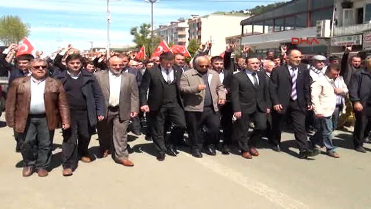 Rize\'de Hdp Seçim Bürosu Önünde Arbede
