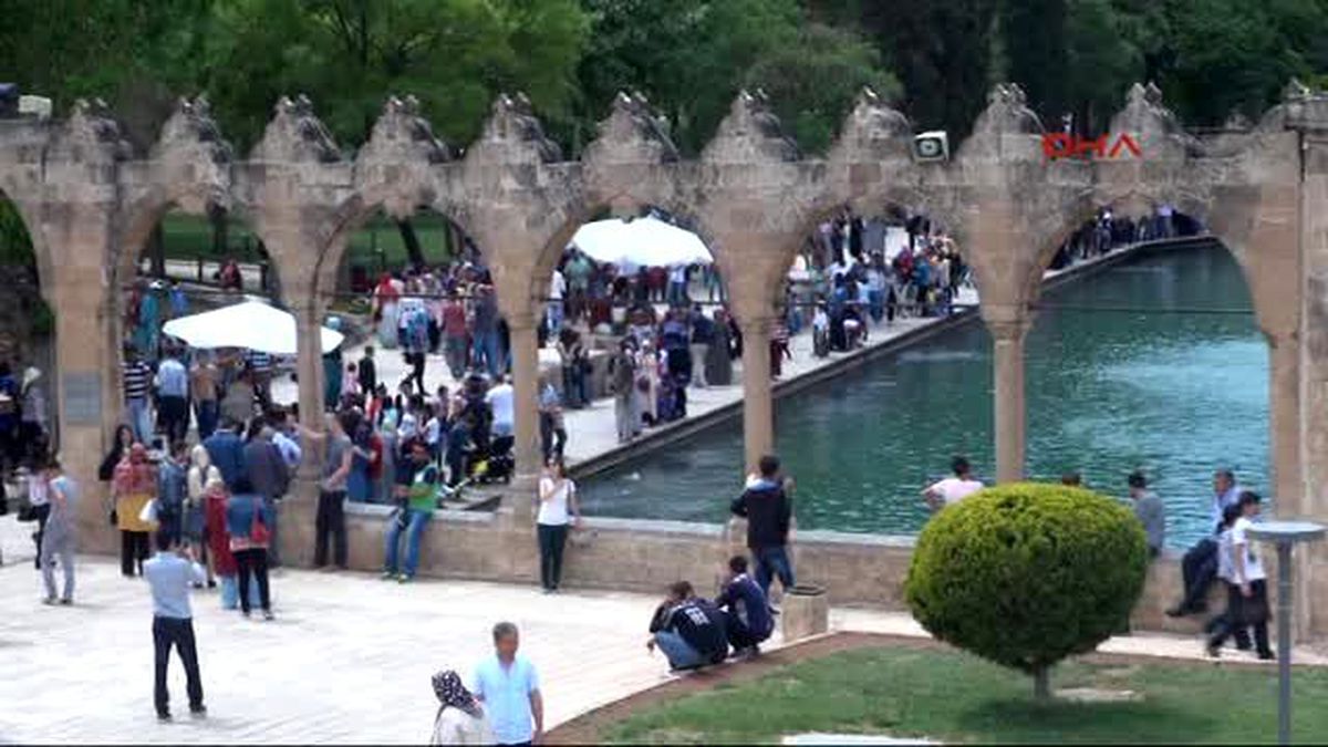 Şanlıurfa Balıklıgöl\'e Ziyaretçi Akını