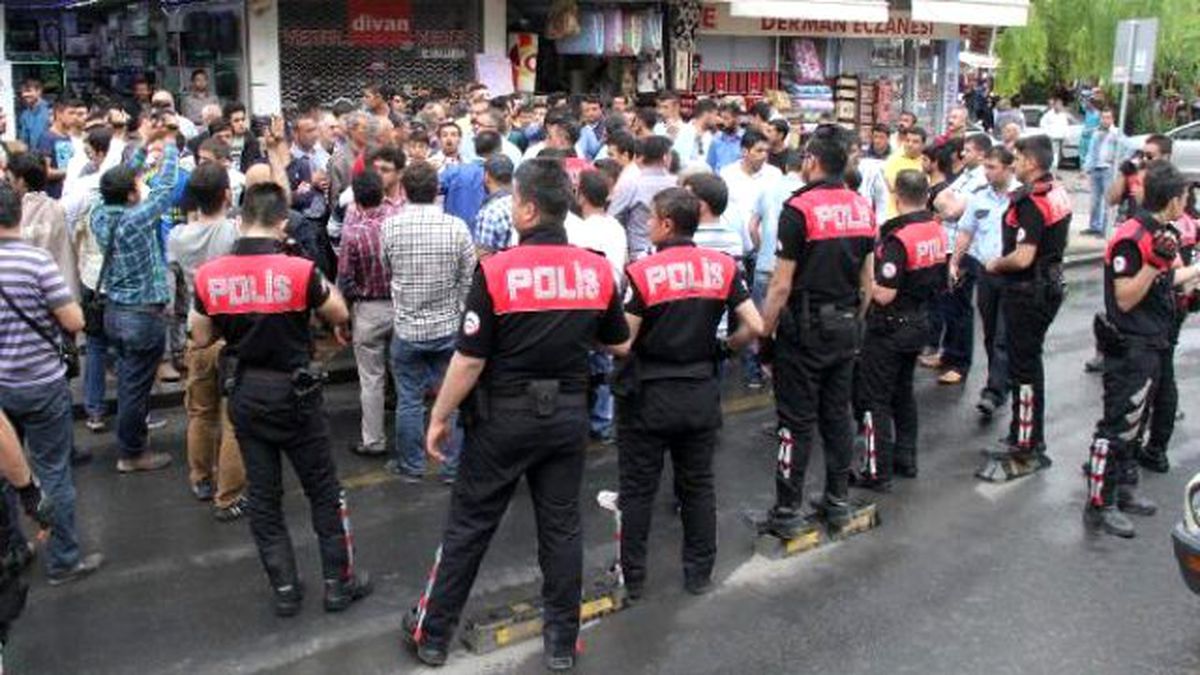 Şanlıurfa\'da Suriyeli Gerginliği: 3 Yaralı