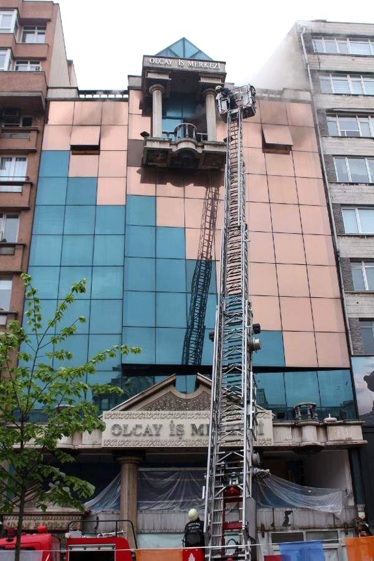 Şişli\'de İşhanında Yangın