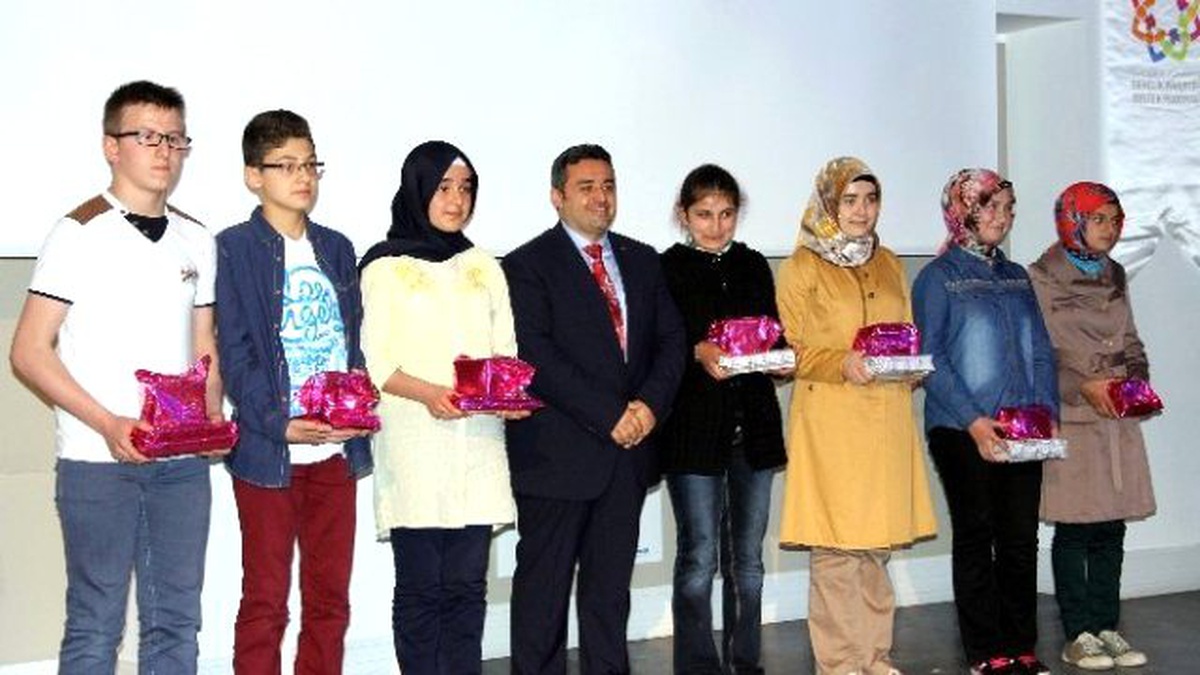 Ufka Yolculuk\'ta Dereceye Girenlere Ödülleri Verildi