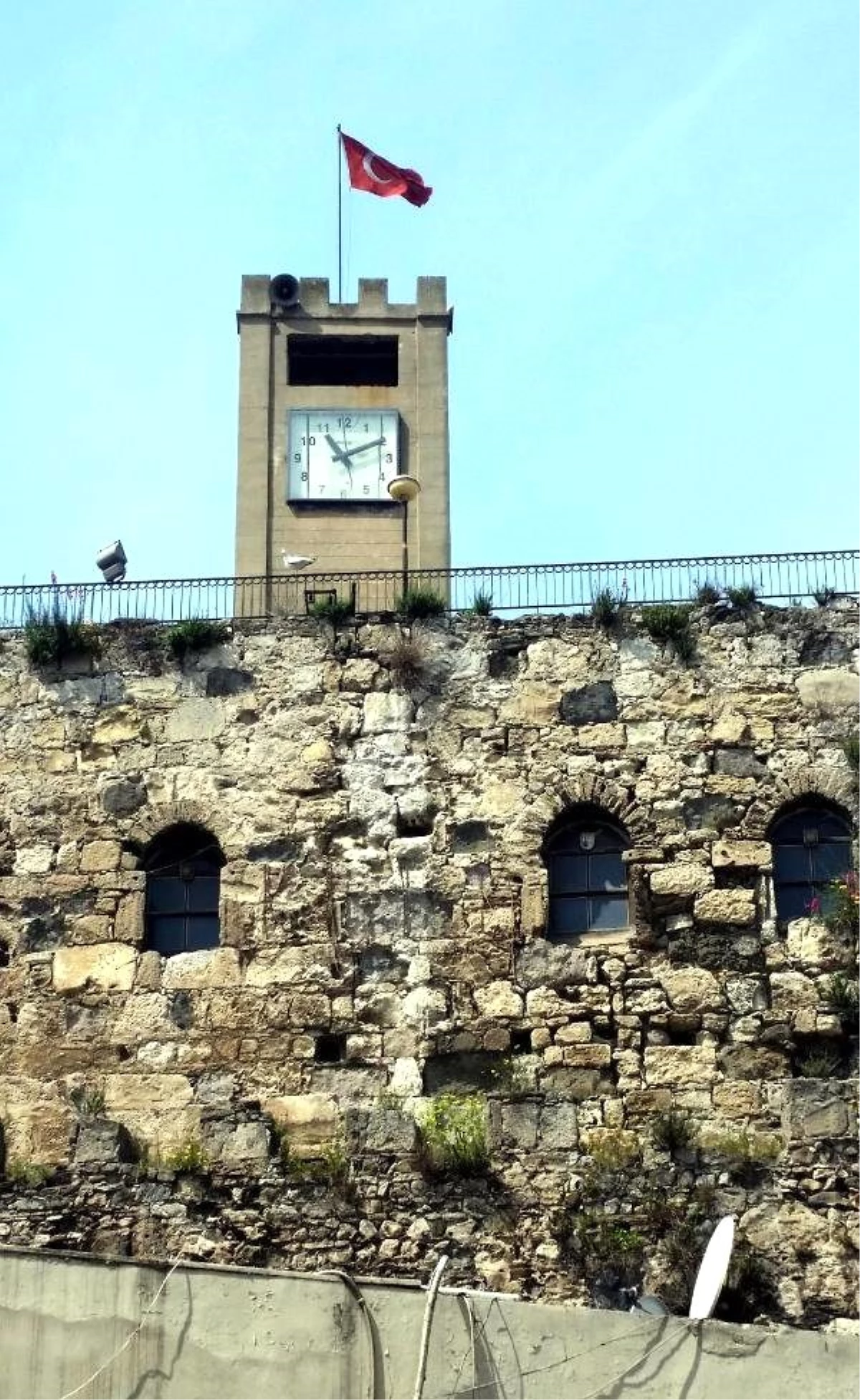 8 Aydır Çalışmayan Tarihi Saat Kulesi Tamir Edildi
