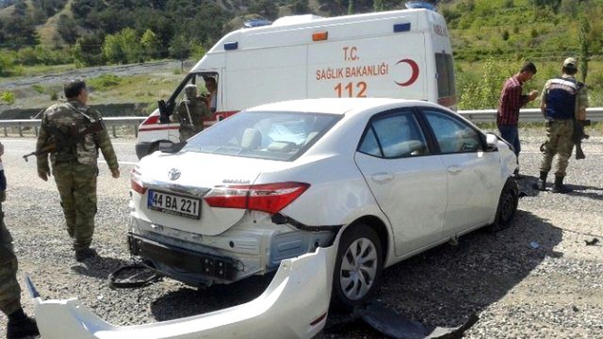 Adıyaman\'da İki Otomobil Çarpıştı: 5 Yaralı