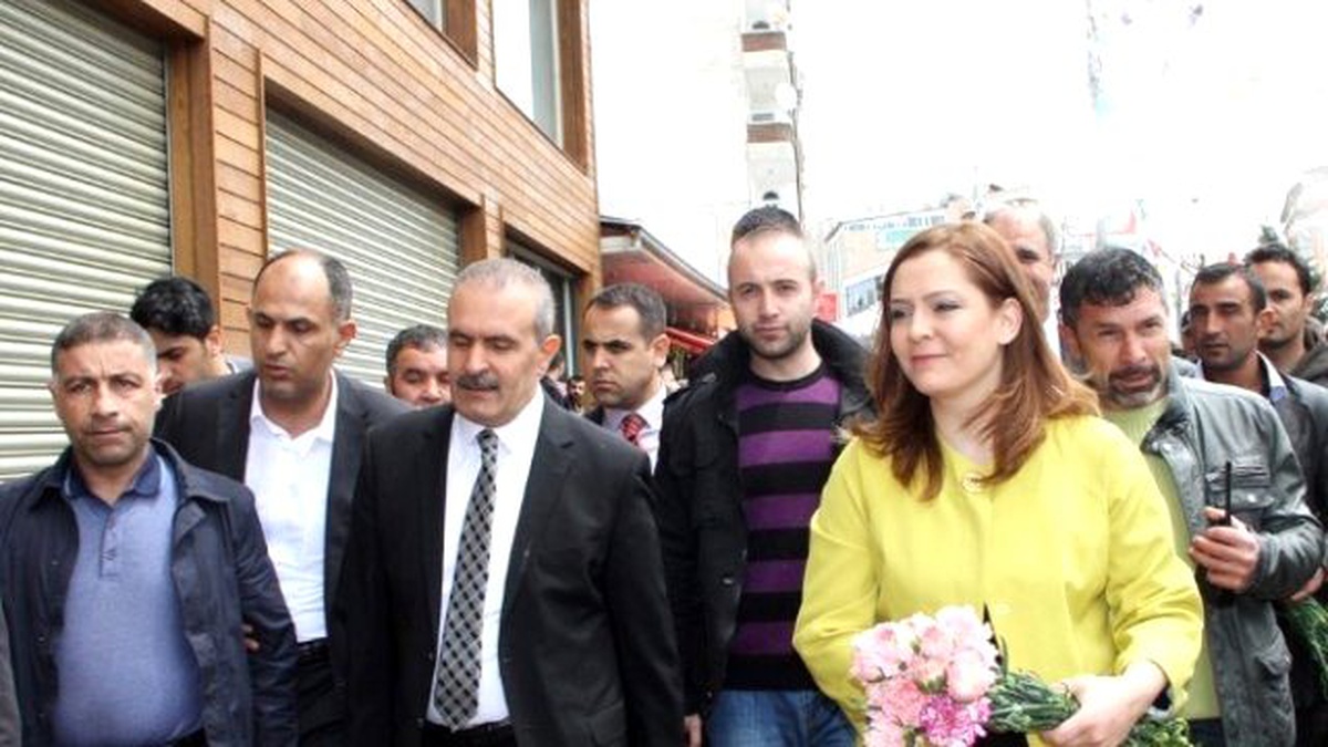 AK Parti Milletvekili Adayları Hdp\'yi Ziyaret Etti