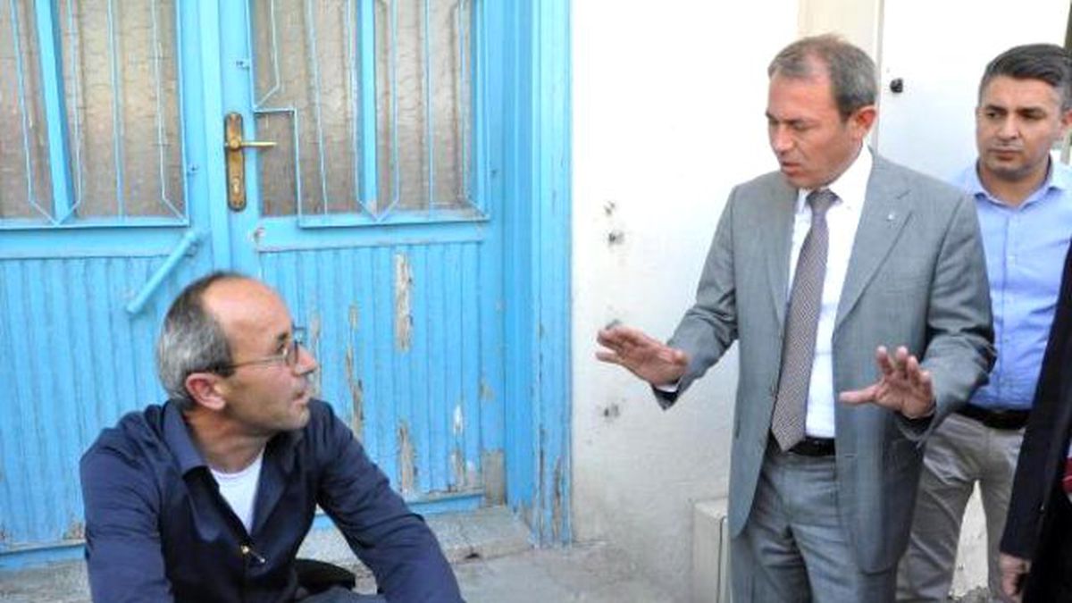 AK Parti İl Başkanlığı Önünde Kendini Yakmak İstedi