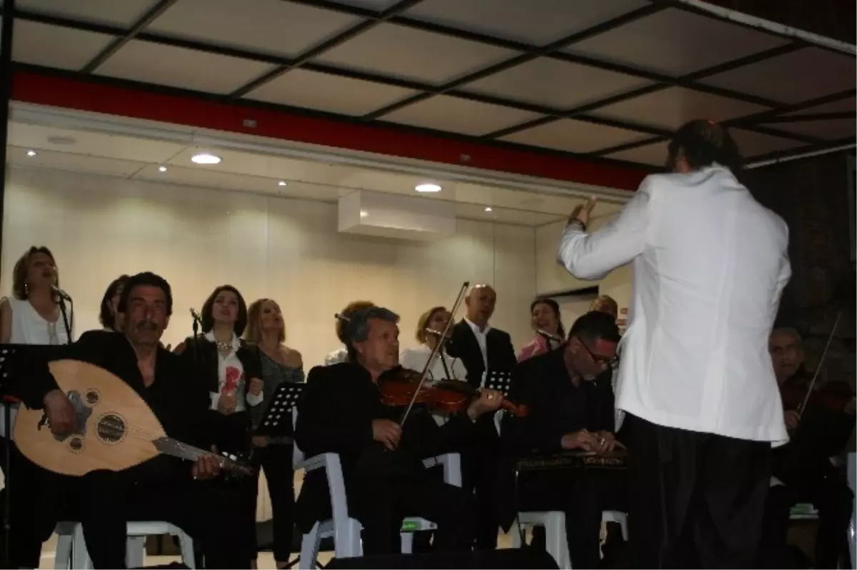 Akçakoca'deki Tarihi Yukarı Mahalle Sakinleri Sanat Müziğine Doydu