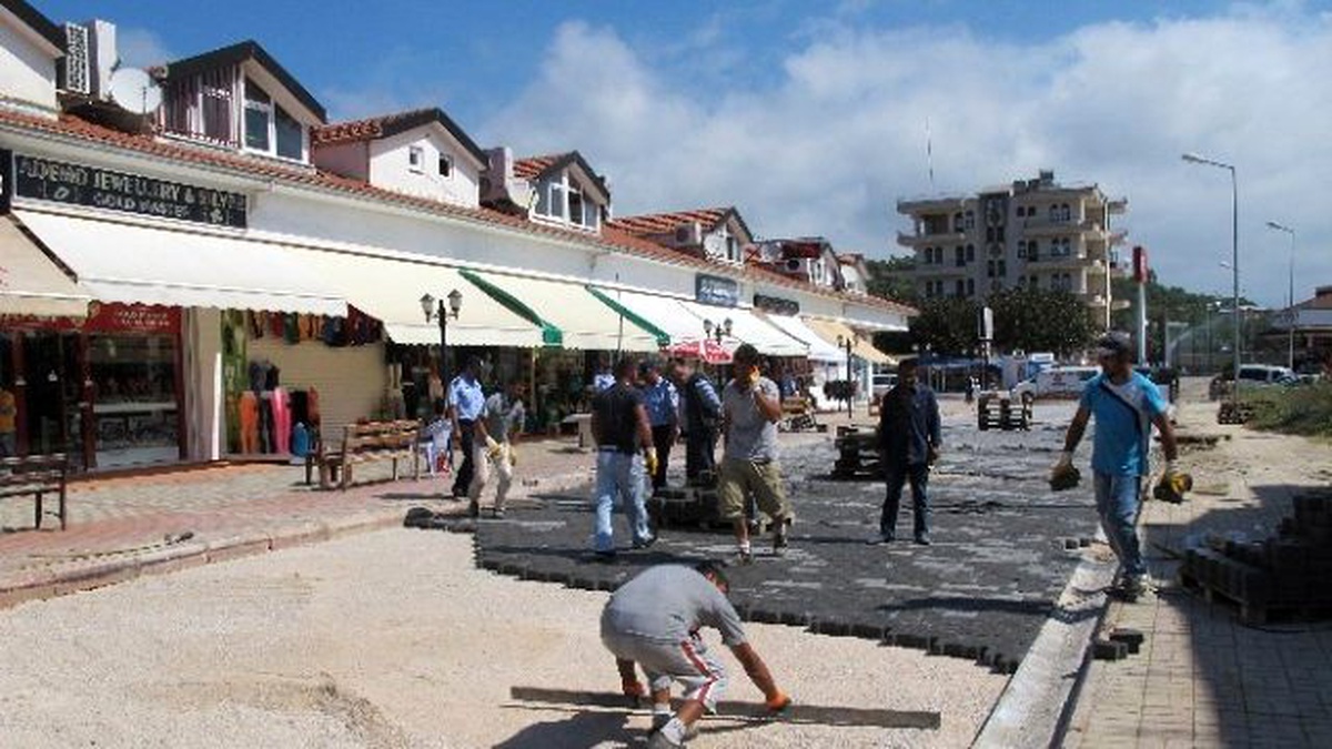 Alanya Türkler Mahallesi\'nde Parke Çalışması Devam Ediyor