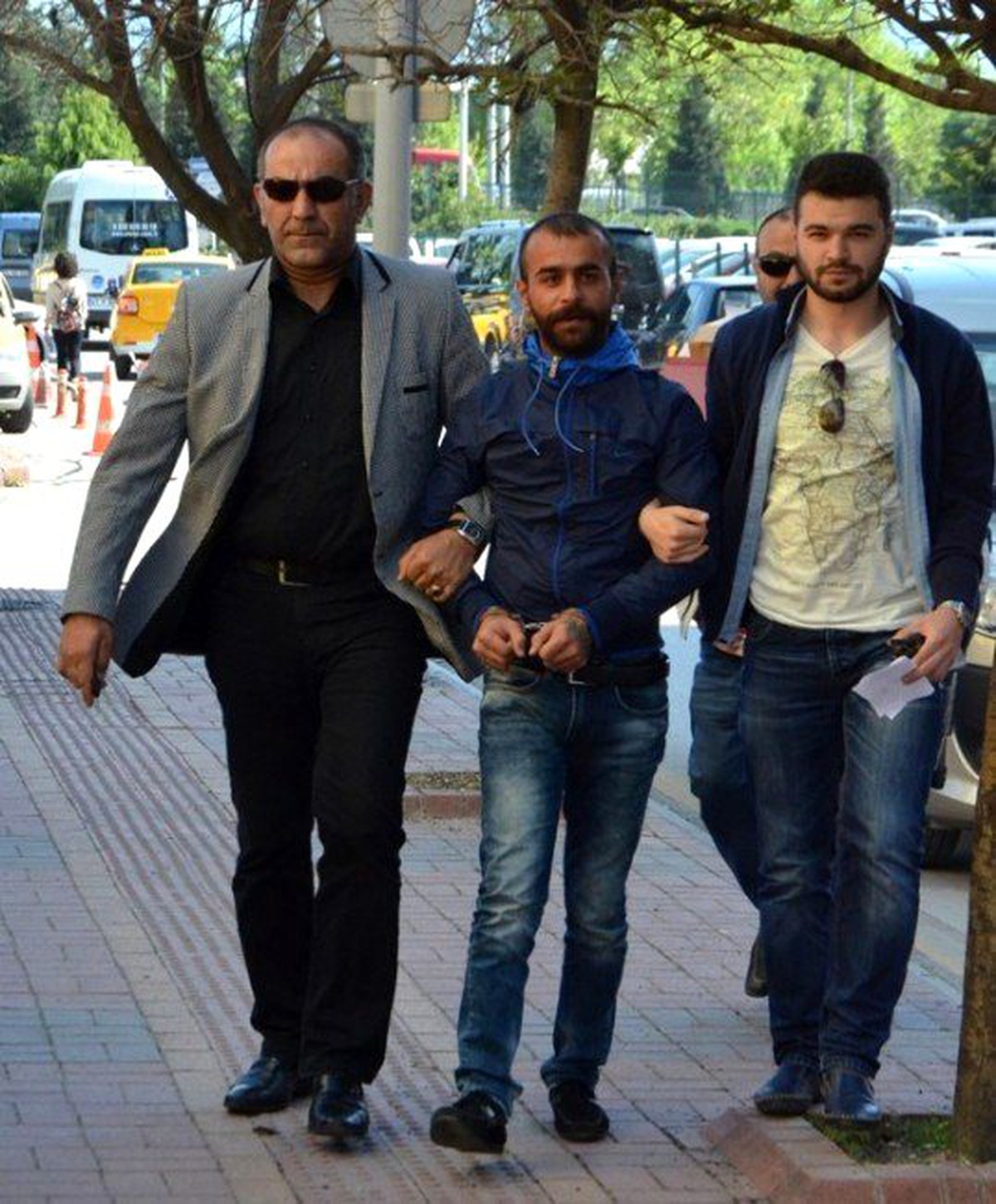 Aranan Suç Makinesi Araç Kurşunlayınca Yakalandı