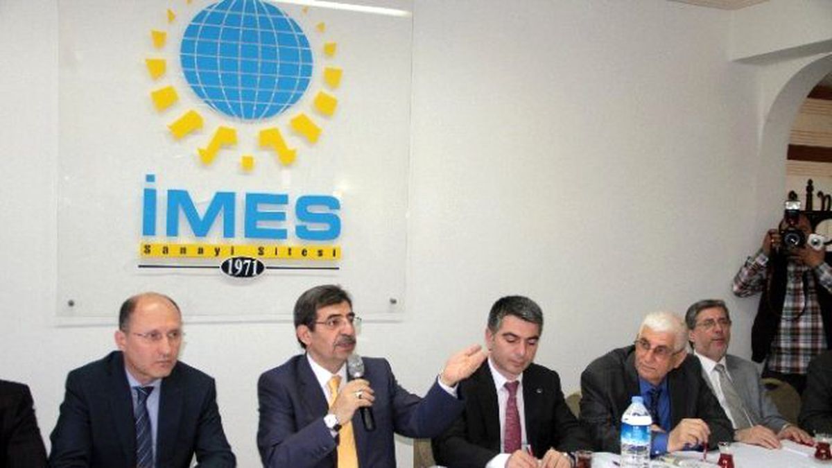 Bakan Güllüce, Ümraniye\'de İşadamları ile Bir Araya Geldi