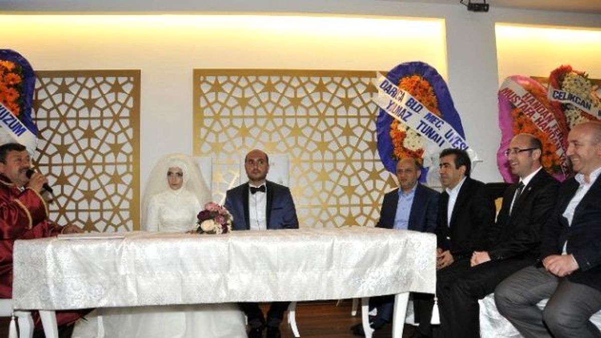 Bakan Işık ve Başkan Karabacak Nikah Kıydı