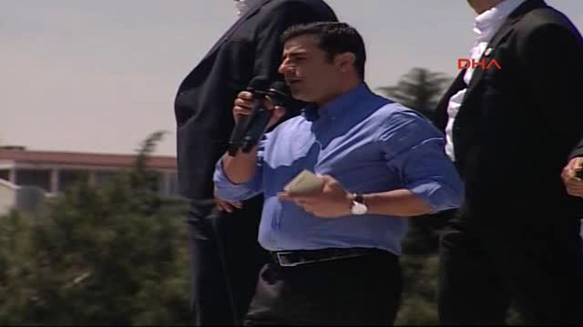 Balıkesir - Demirtaş\'tan Protesto Eden Kadına: Hanımefendiye Nazik Davranılsın Provokasyona Gerek...