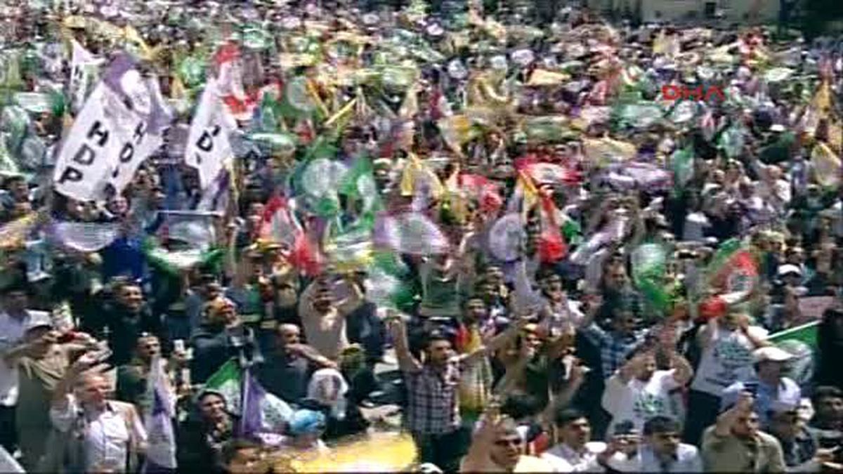 Balıkesir - Demirtaş\'tan Protesto Eden Kadına: Hanımefendiye Nazik Davranılsın Provokasyona Gerek...