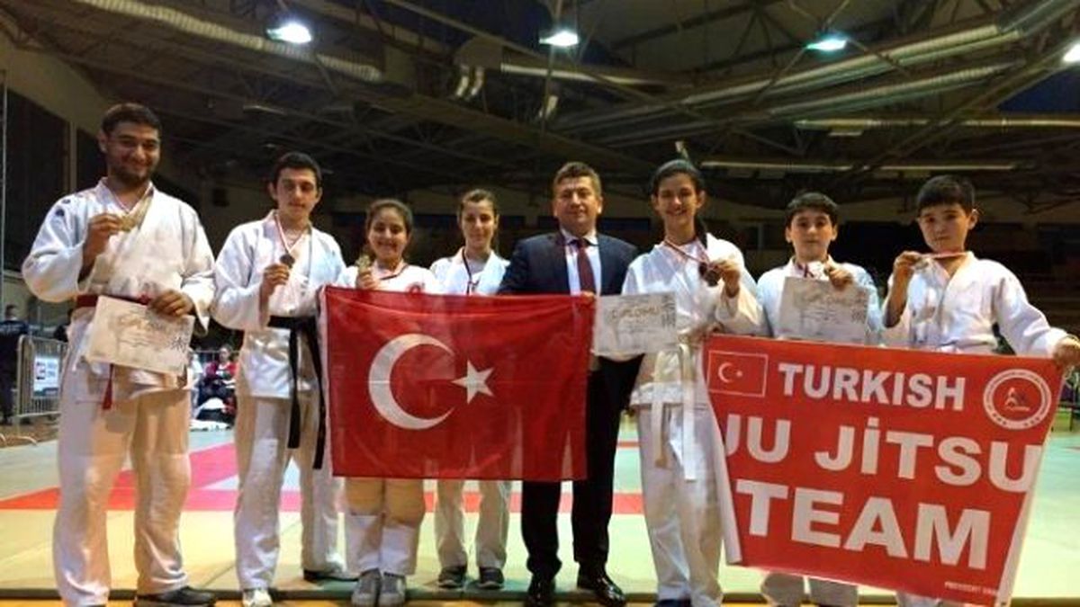 Beydağ\'dan Çıktı Türkiye\'yi Temsil Etti