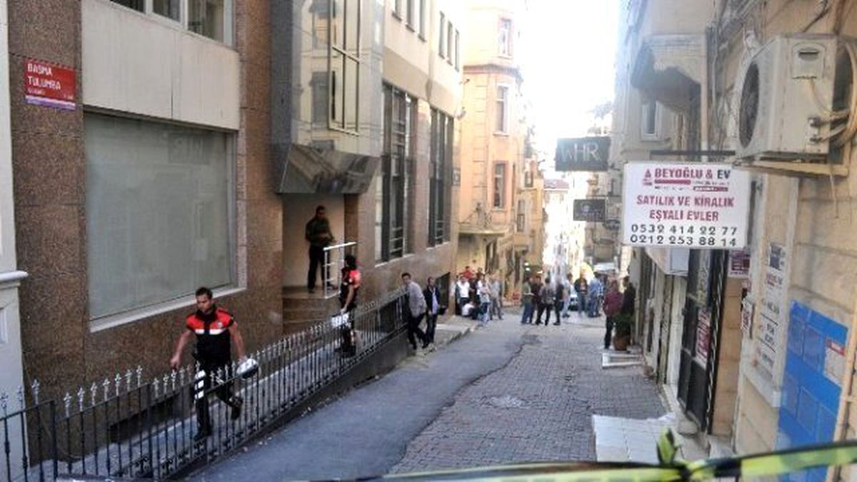 Beyoğlu\'nda Bir İşyerine Silahlı Saldırı