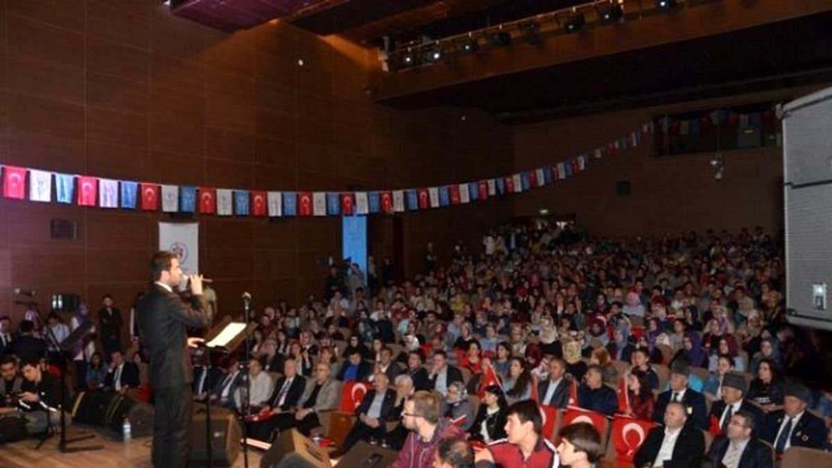 Çanakkale Bir Hilal Uğruna" Programına Büyük İlgi Gördü