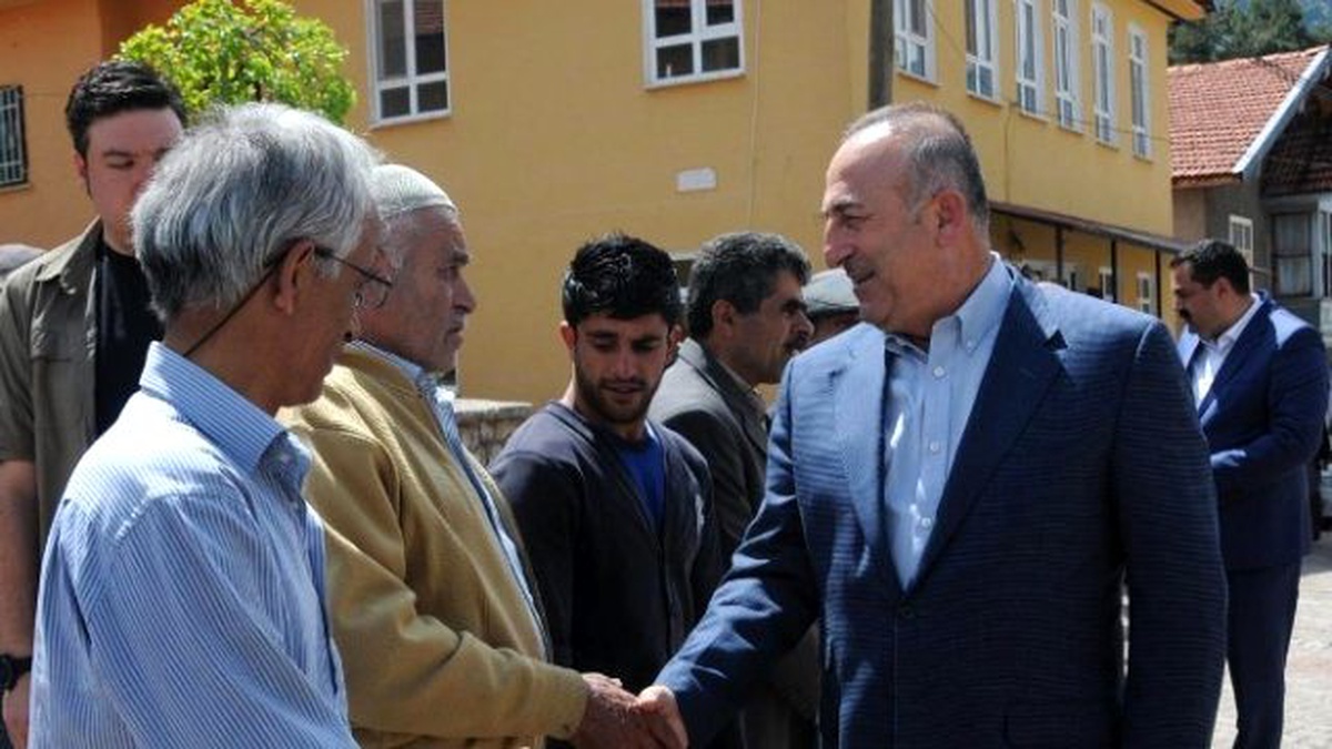 Dışişleri Bakanı Mevlüt Çavuşoğlu\'ndan Mahalle Gezileri