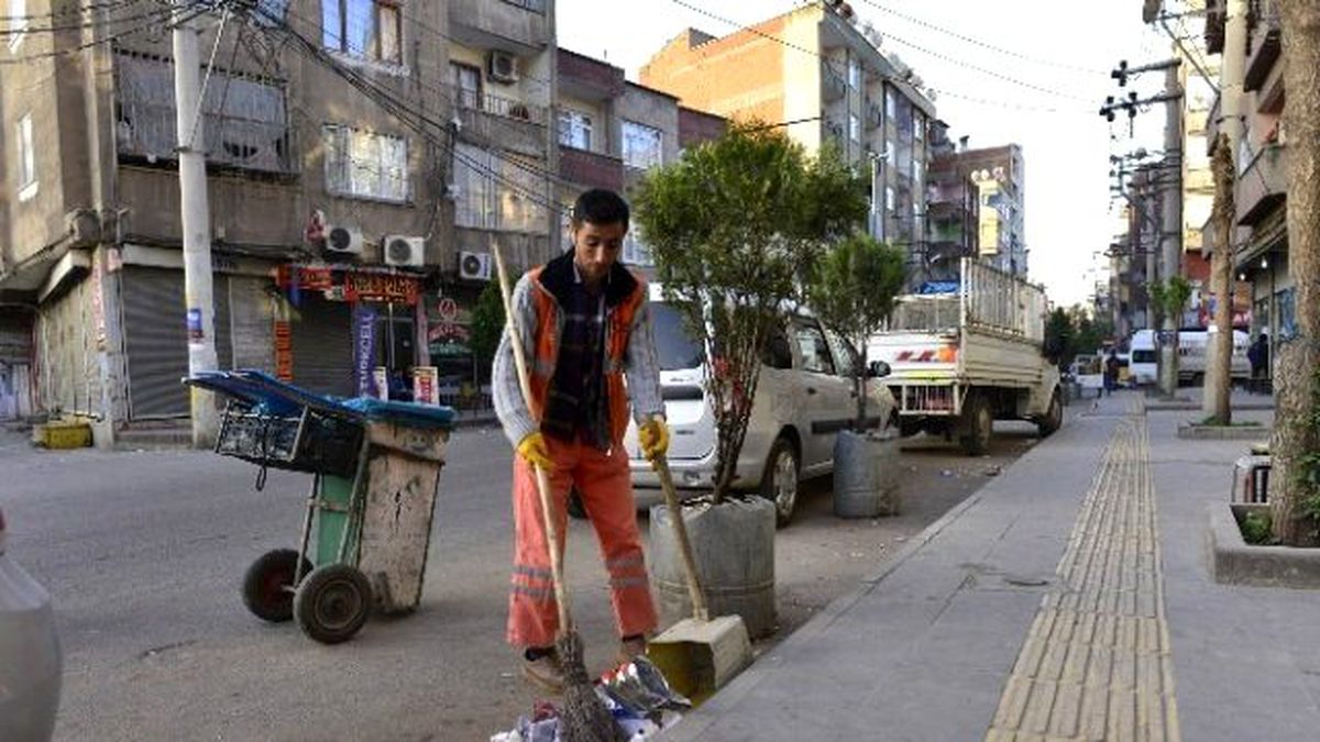 Diyarbakır 329 İşçi ile Temizleniyor