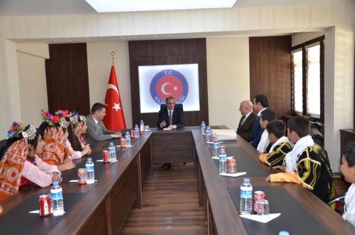 Dubai\'den Dönen Öğrencilerden Vali Tapsız\'a Ziyaret