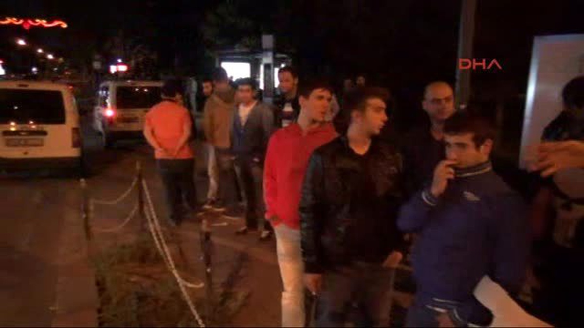 Edirne Kafeye Ateş Eden Kıskanç Genç İki Polisi Silahla Yaraladı