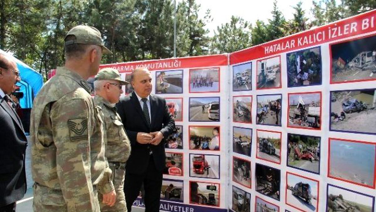 Elazığ\'da \'Karayolu Trafik Güvenliği Haftası\' Nedeniyle Stant Kuruldu