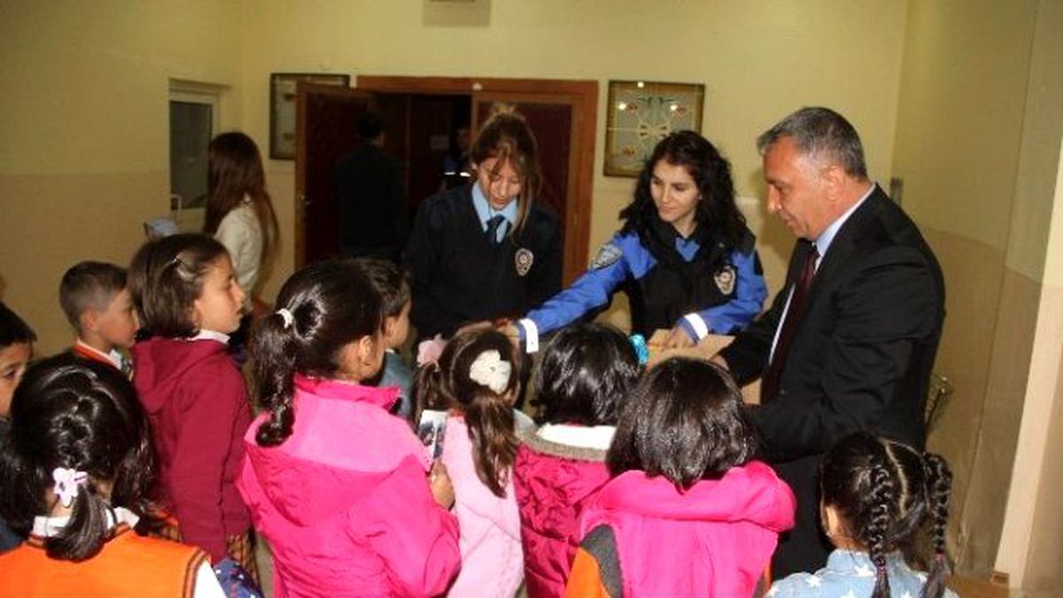 Hakkari\'deki Öğrenciler Trafik Eğitimi