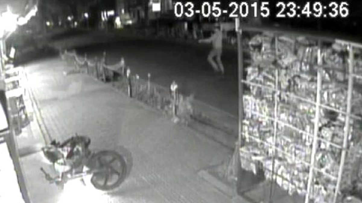 Kafeye Ateş Açan Kıskanç Sevgili, İki Polisi Yaraladı