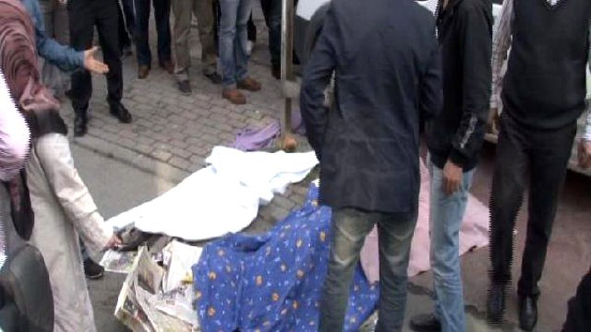Kaldırımda Yer Kalmayınca Yolda Yürüdü, Canından Oldu