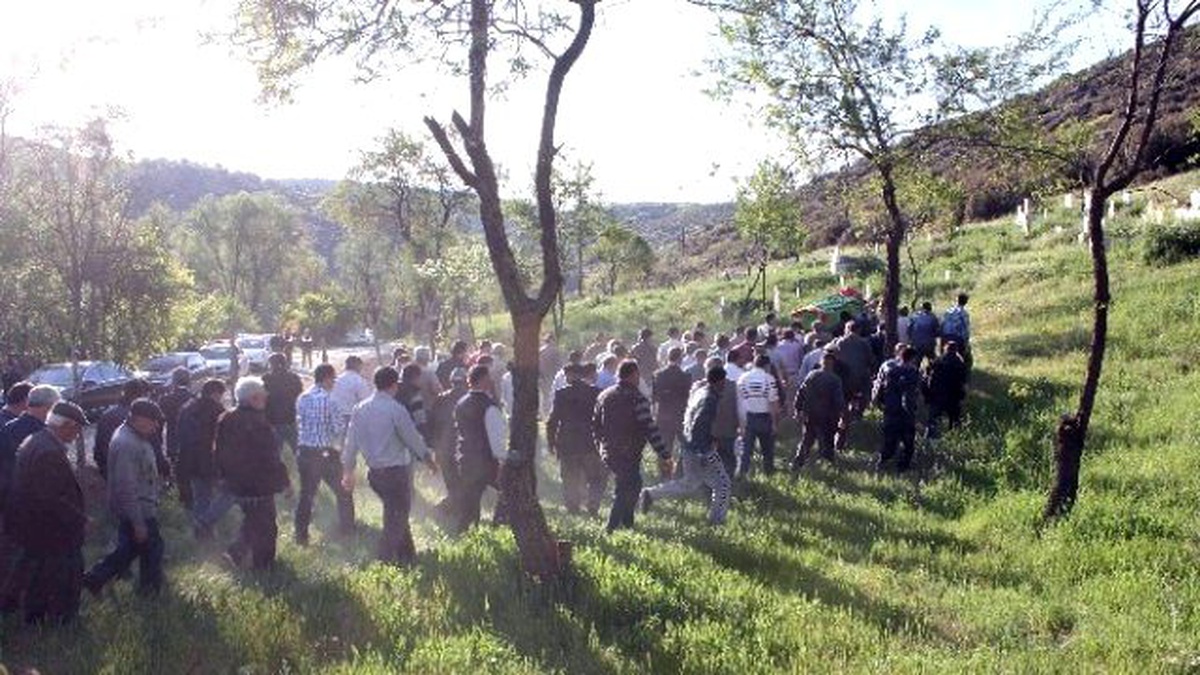 Kazada Hayatını Kaybeden Öğretmen Köyünde Toprağa Verildi