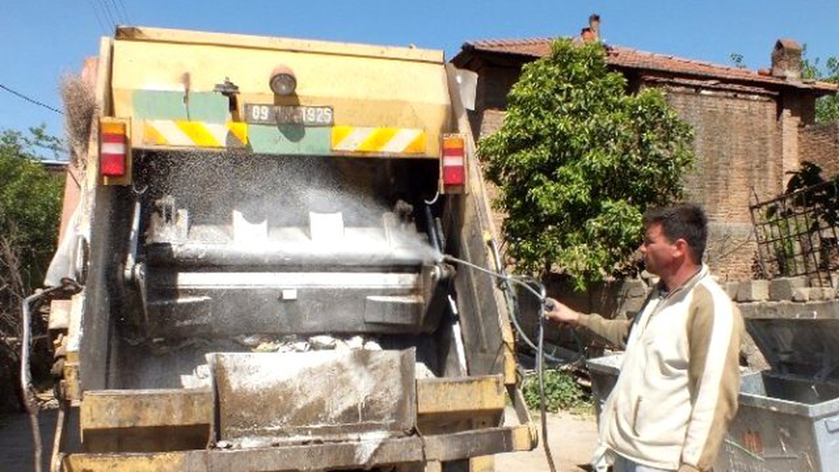 Köşk Belediyesi Çöp Konteynırları İlaçlıyor