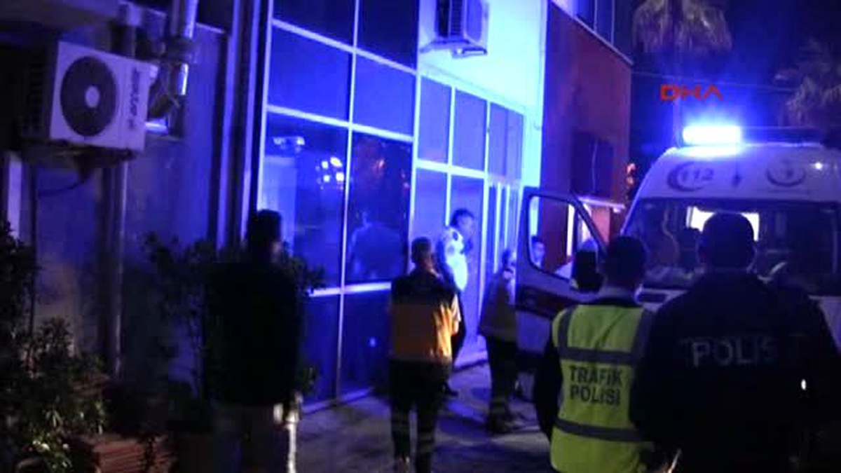Polislerle Tartışan Otopark Sahibi, Bıçağı Kalbine Soktu