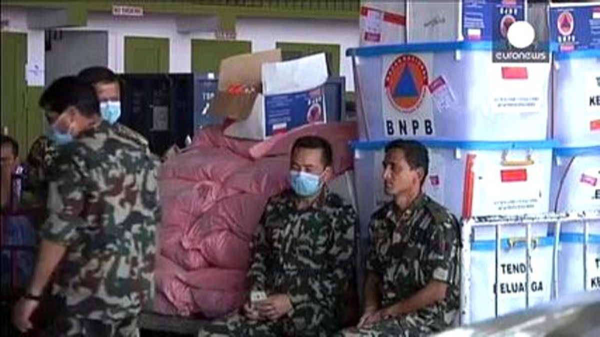 Nepal\'de Deprem Yardımları Gümrüğe Takıldı