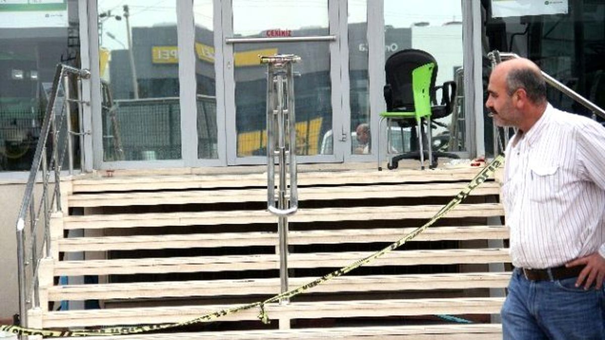 Oturduğu Sandalyeden Düşerek Öldü