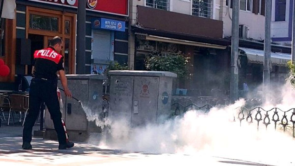 Polis İtfaiyeden Önce Yangını Söndürdü