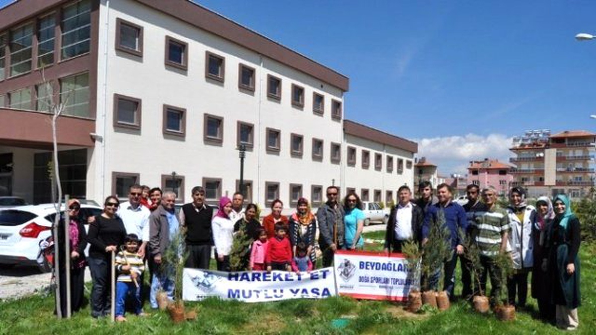 Personel, Hastane Bahçesinde Fidan Dikti