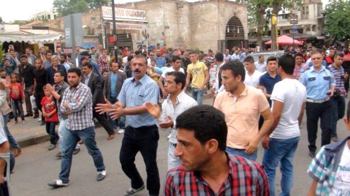 Şanlıurfa\'da Suriyeli Gerginliği: 3 Yaralı