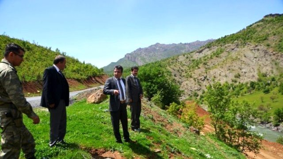 Şemdinli Kaymakamı Öztürk\'ten Köy Ziyaret