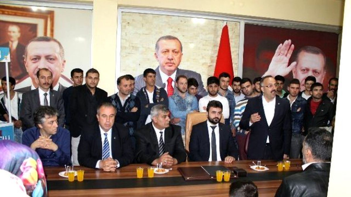 Sp\'den AK Parti\'ye Toplu İltihak