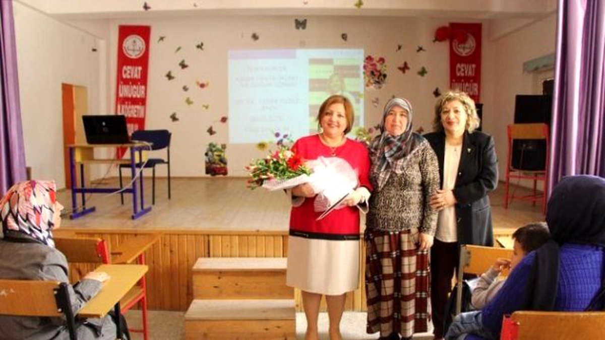 Tepebaşı Belediyesi Sosyal Yaşam Okulu\'ndan "Kadın Hastalıkları ve Hijyen" Semineri